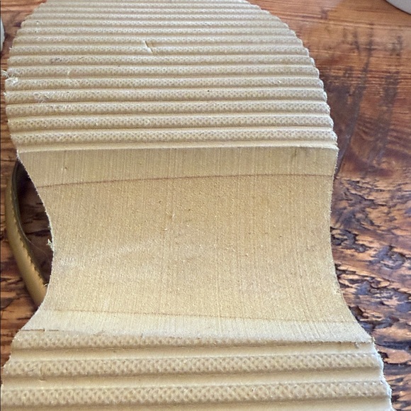 Rocket Dog Metallic Gold Woven Platform Thong Sandals - Picture 3 of 4